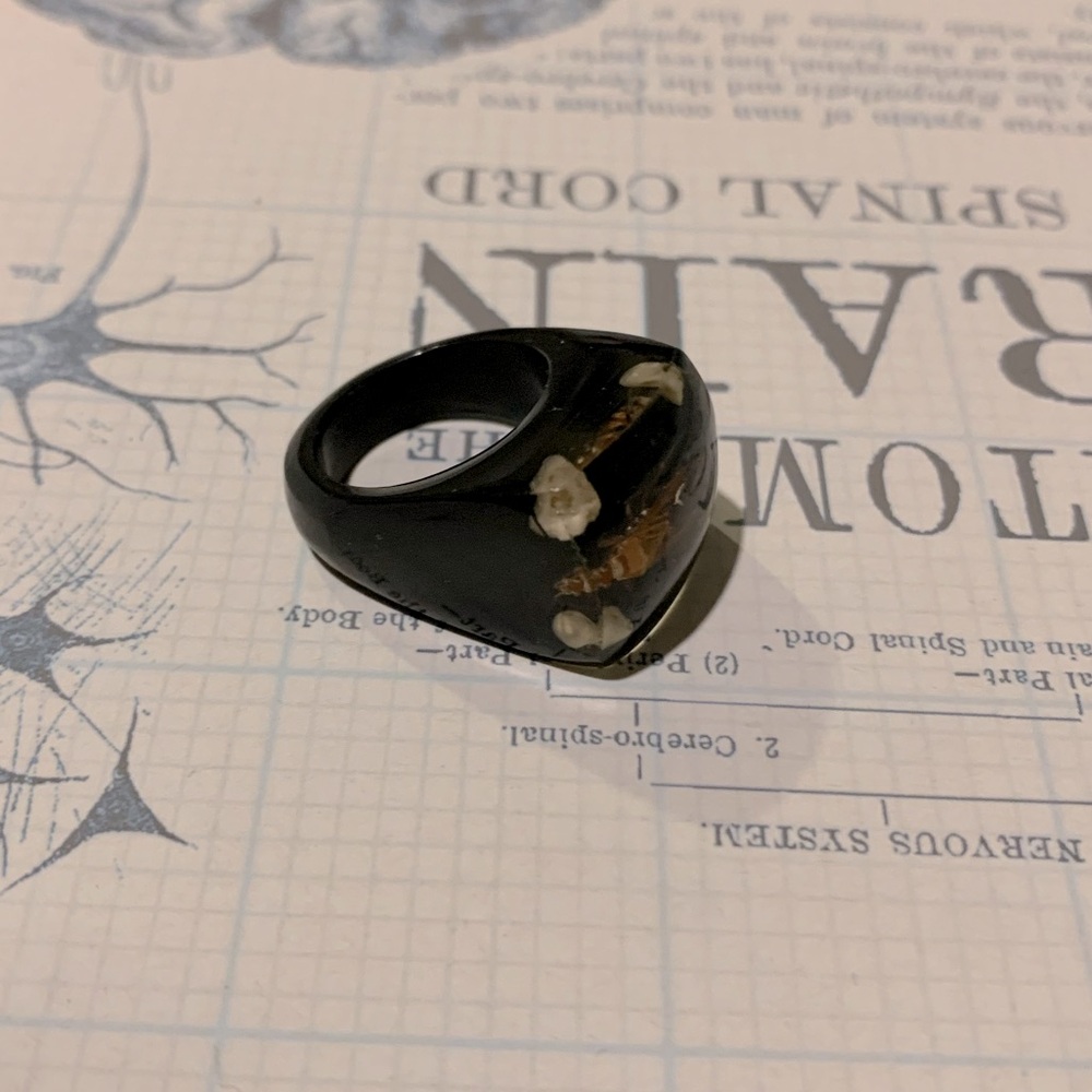 Vintage Y2K bug ring Black